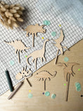 Bild in Galerie-Betrachter laden, Cake Topper Set Dino Welt
