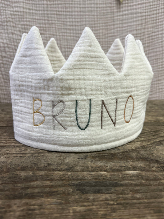 SALE% Krone | Musselin Natur | "BRUNO" Stickerei in Brauntönen